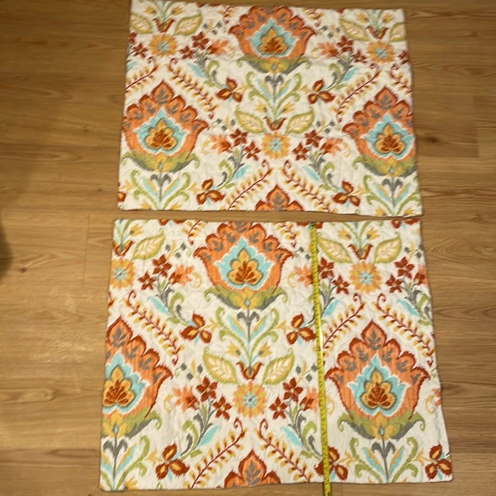 NWOT Pillow Shams. Set of two, you are getting both. Beautiful Vibrant Colors